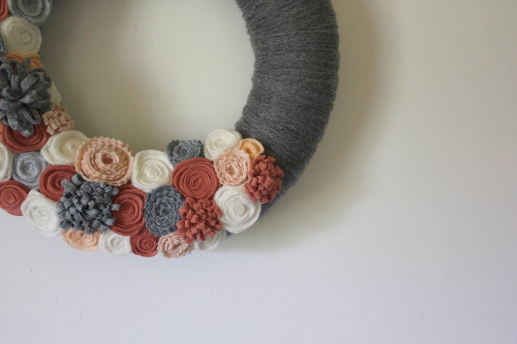 Gray Peach Wreath, Yarn and Felt Wreath, Gray, Peach, Coral, Off White Colors, 12 inch size