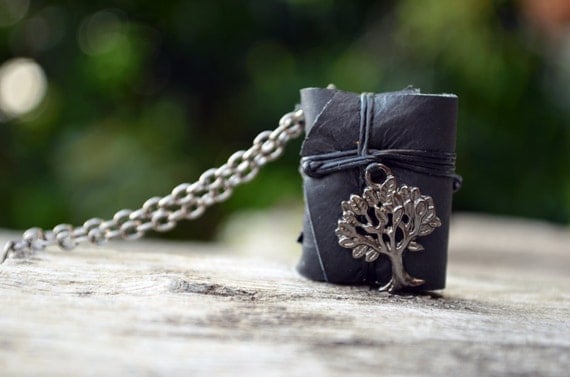 MiniatureBook Necklace Tree Black & Black leather