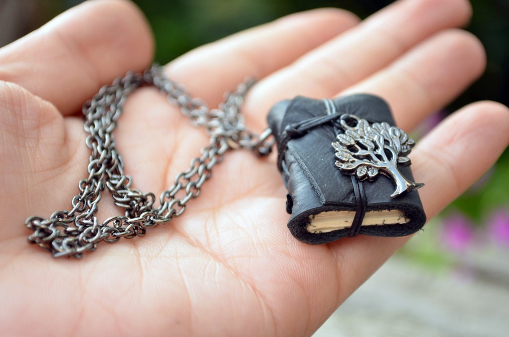 MiniatureBook Necklace Tree Black & Black leather
