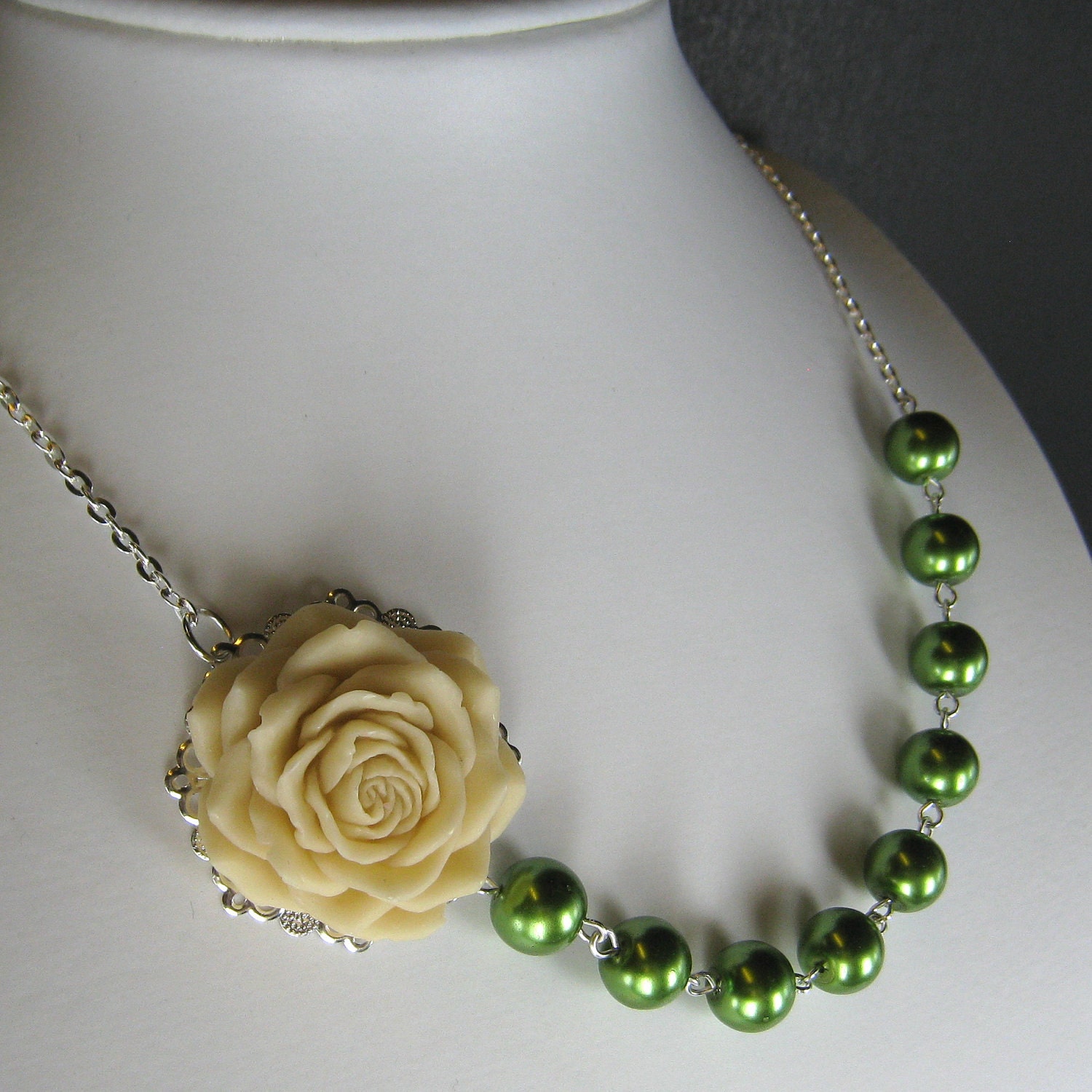 Rose pearl necklace, bridesmaids/wedding jewelry (Custom order - your choice of colour) Ref: WN2