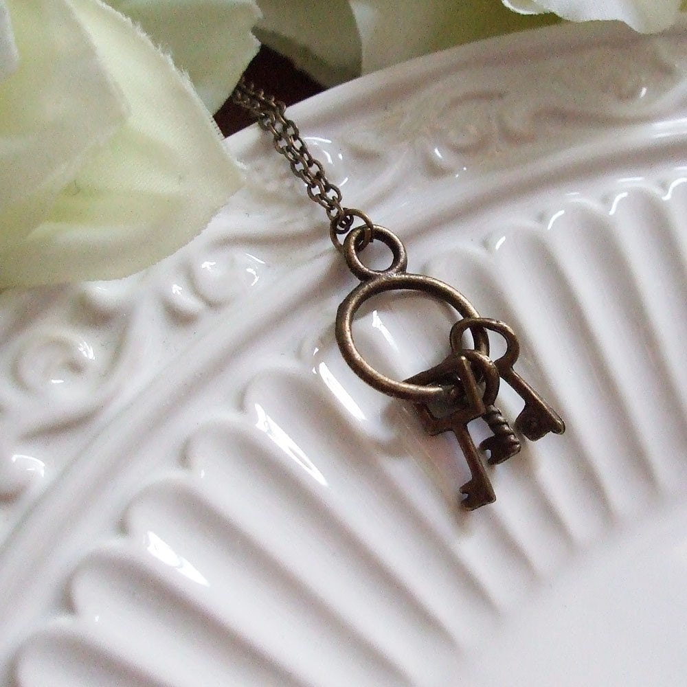 tiny keys necklace . bronze . simplicity