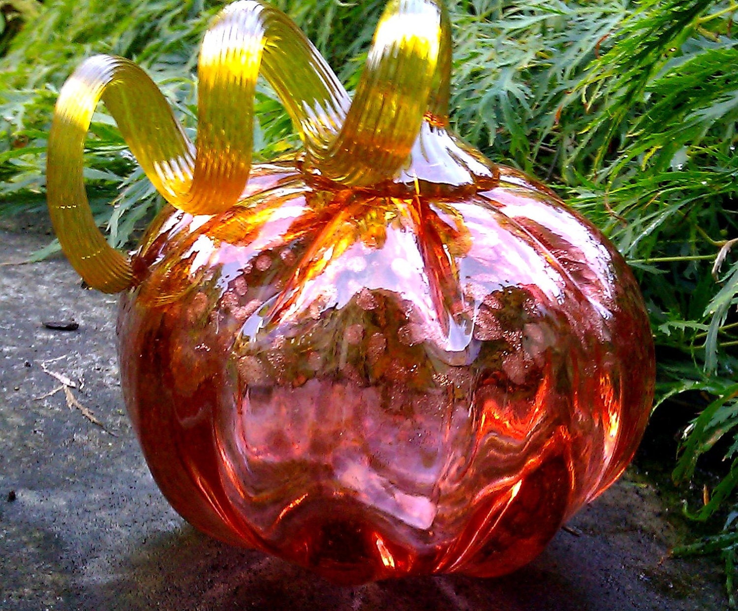 Halloween glass Pumpkin - Transparent Salmon with glitter and a rich gold stem