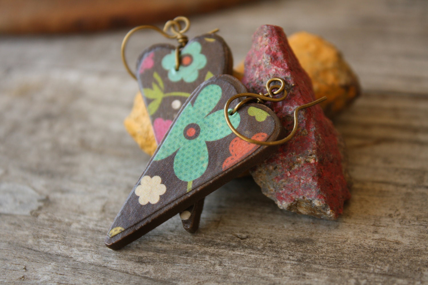 Heart earrings Retro floral paper Large wood earrings Long dangle earrings Lightweight earrings Handmade by The Paisley Mill . bLumenGarTeN