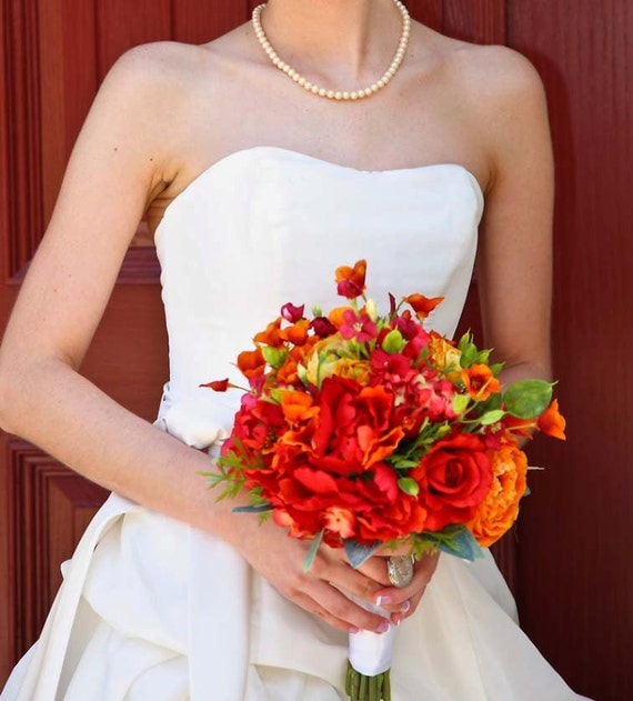 Wedding Bouquet in Roses & Ranuculus for your Wedding