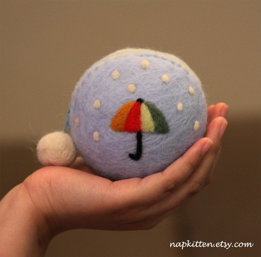 Wool coin purse -- little bird on a branch( green)