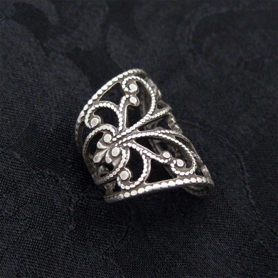 Soft Whispers - Silver Filigree Ear Cuff