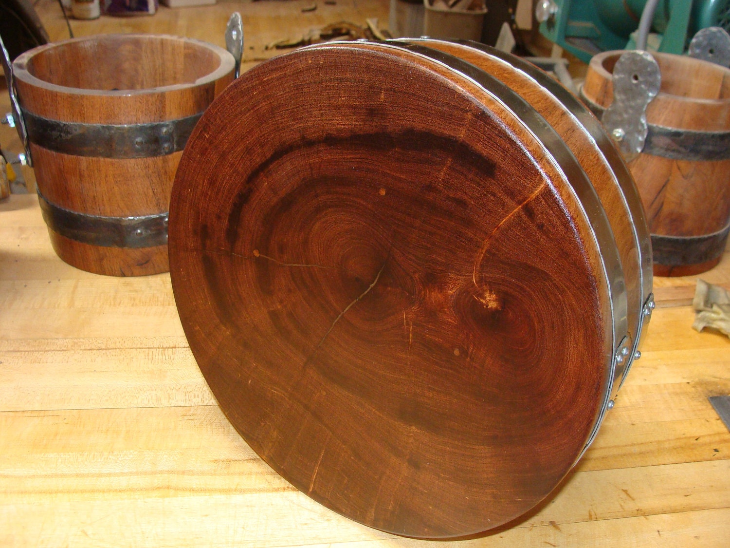 Mesquite Cutting Board Round with Forged Hoop