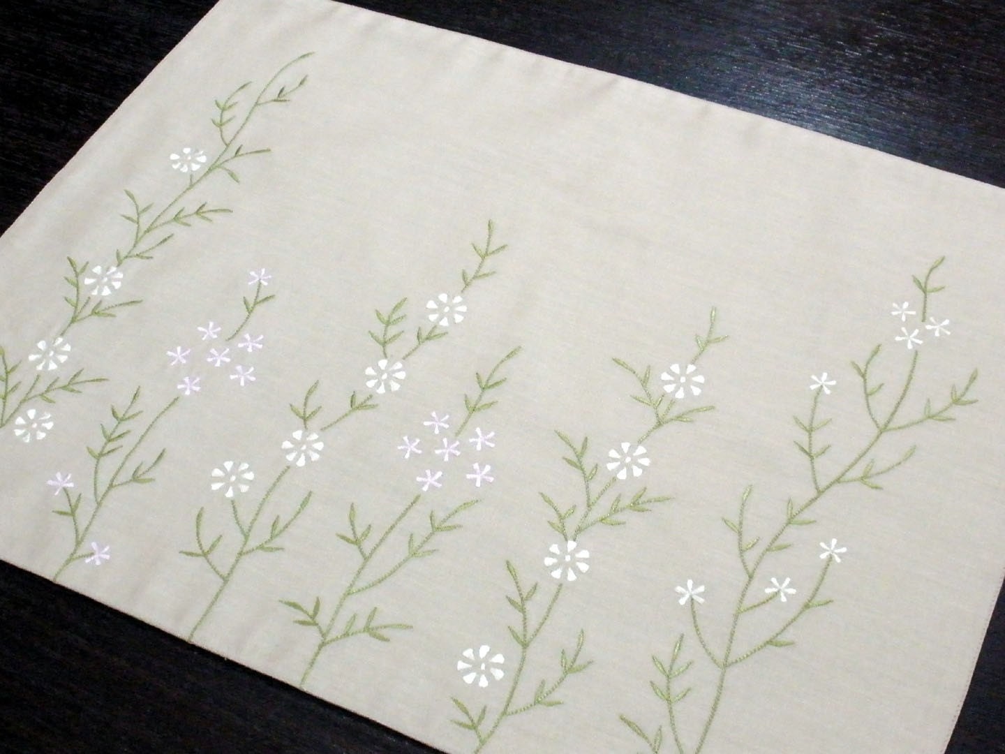 Garden Flower Placemats - Linen Placemats Set of 4 - Beige Linen with White Pink Flower - Embroidered Placemats - Table Linen