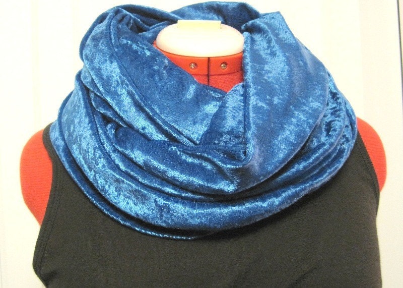 Luxurious Sapphire Blue Panne Velvet Infinity Circle Scarf
