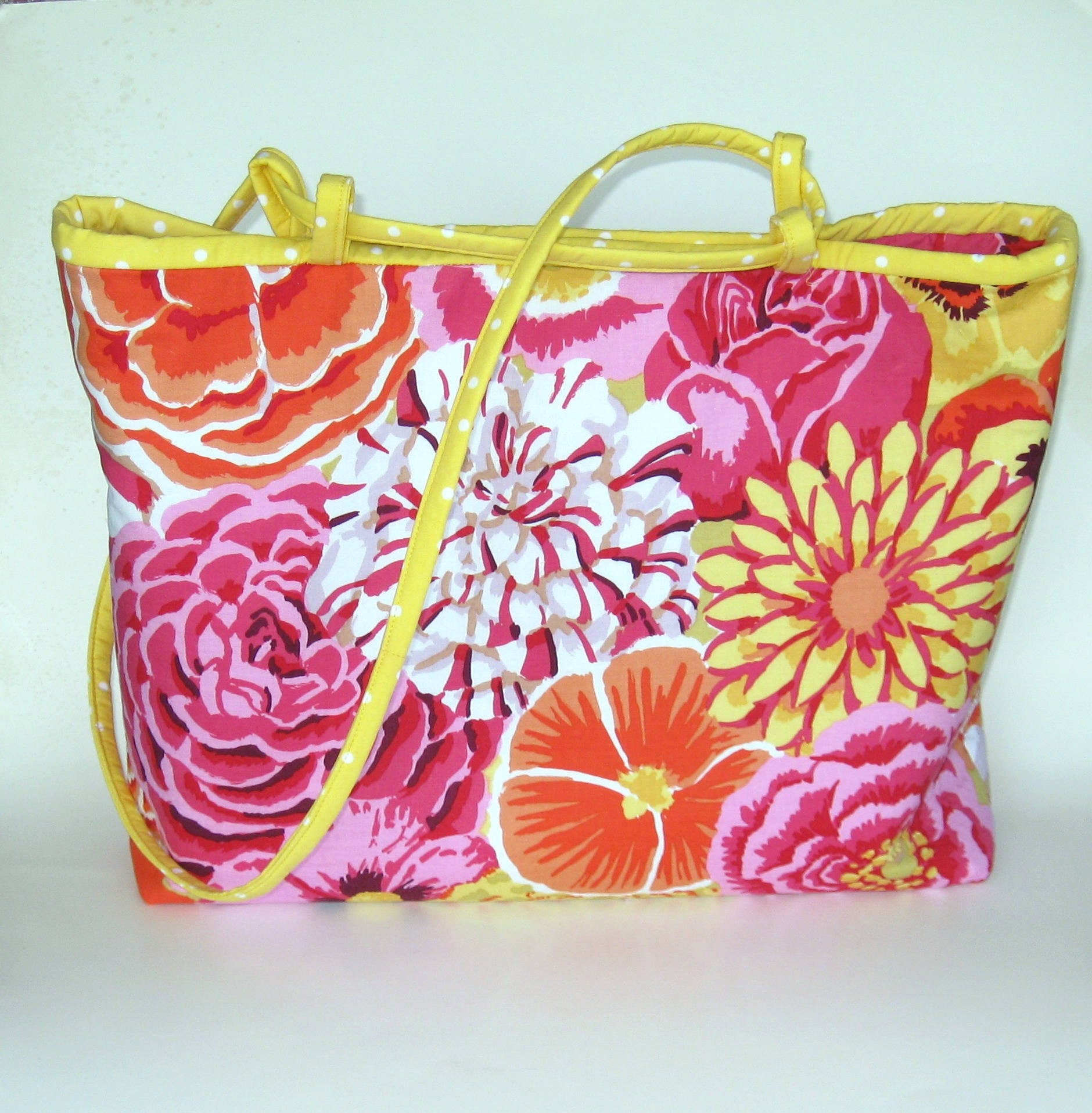 Large floral tote bag. Spring and summer flowers. Beach, grocery, diaper, market, purse, bag. Kaffee Fasset fabric. Pockets.