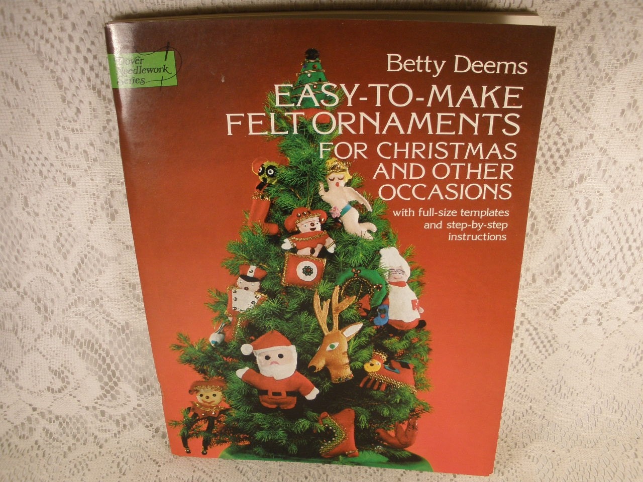 Easy-to-Make Felt Ornaments for Christmas and Other Occasions - with Full-Size Templates and Step-by-Step Instructions Betty Deems