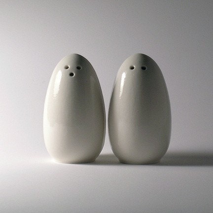 Salt, Pepper and Spice Shakers - Eggs - Side holes