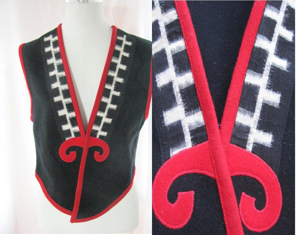 15 Dollar SALE Vintage Wool Vest. Black. Red. White. 1990s. Christmas. Festive. Size Small Medium. Holiday. Short Vest.