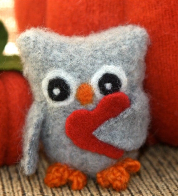Hootie with Red Heart ... Love is in the air... wool felt gray Owl (woolcrazy)