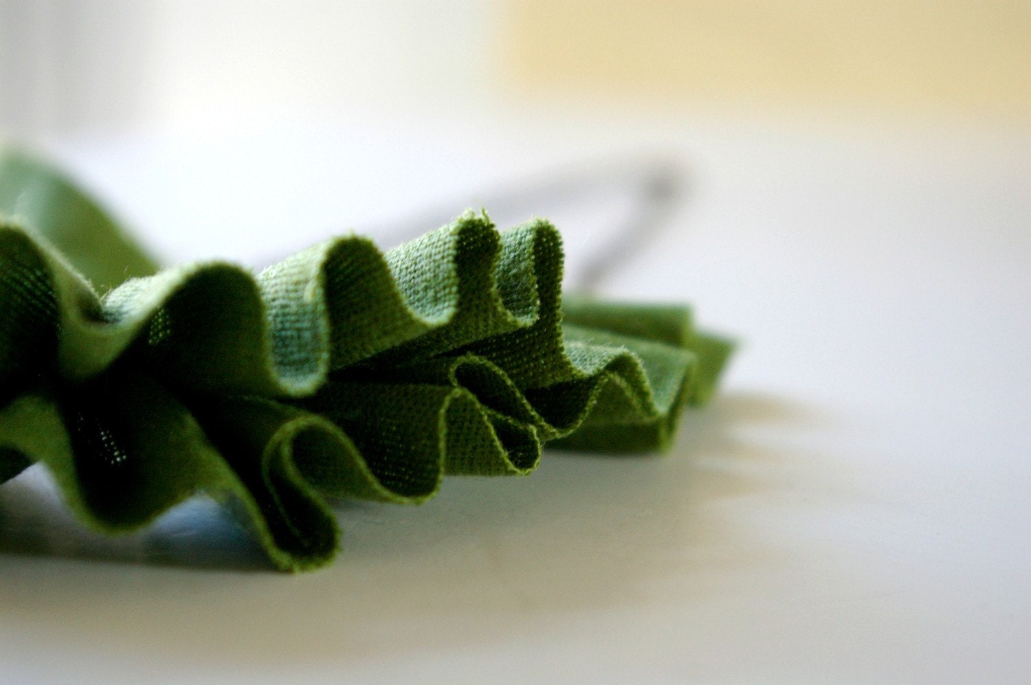 linen ruffle necklace in forest green. antique bronze chain.