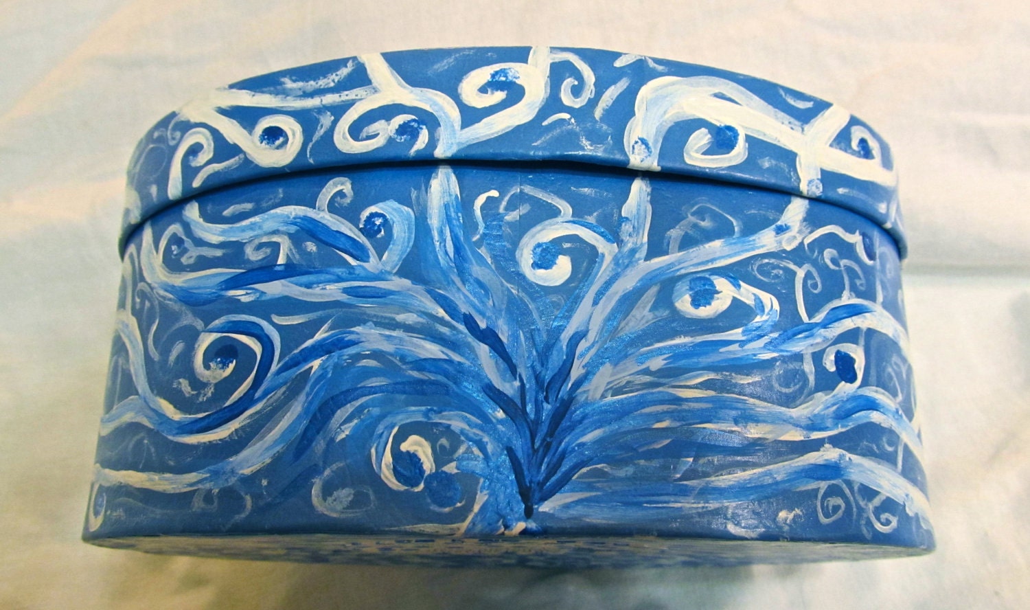 Box Victorian blue and white shipping included