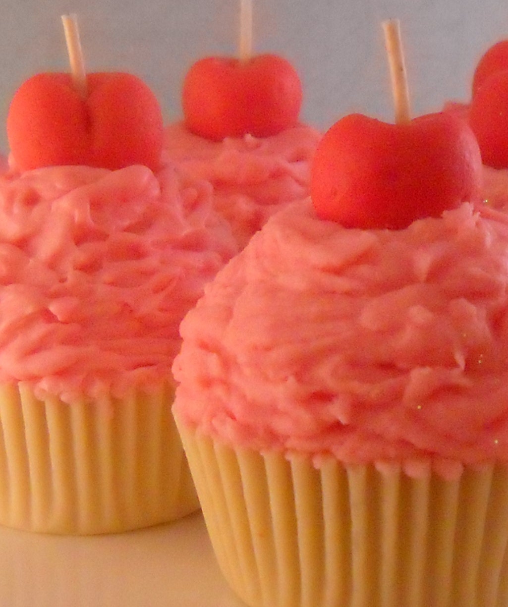 25 Cupcake Candles Vanilla Buttercream scented soy wax wedding shower or party favors