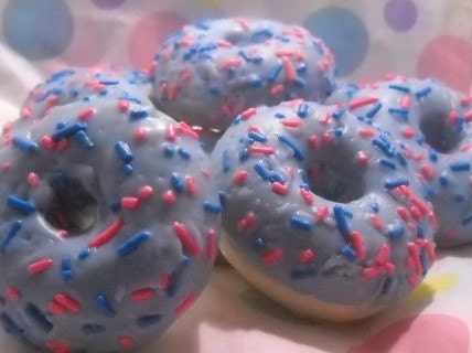 8 Blueberry Cheesecake scented donut tart melts..made with soy wax