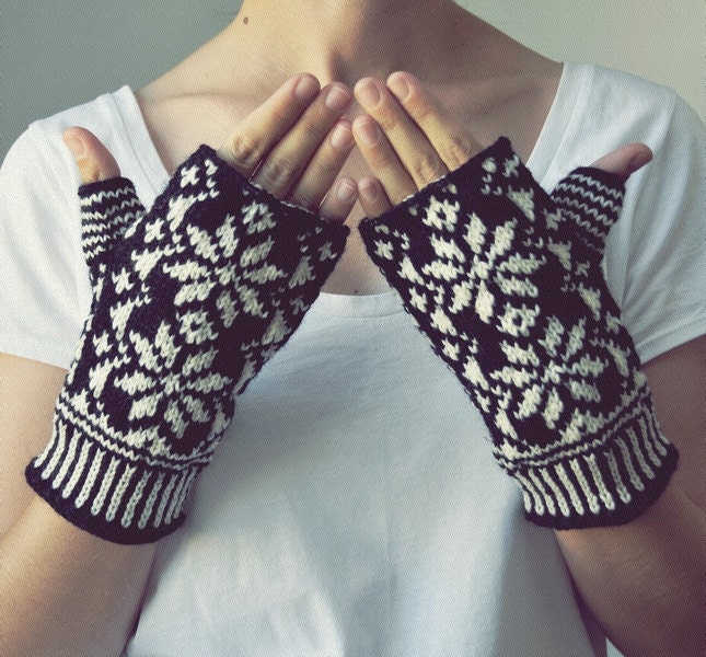 Snowflake Wool Fingerless Gloves