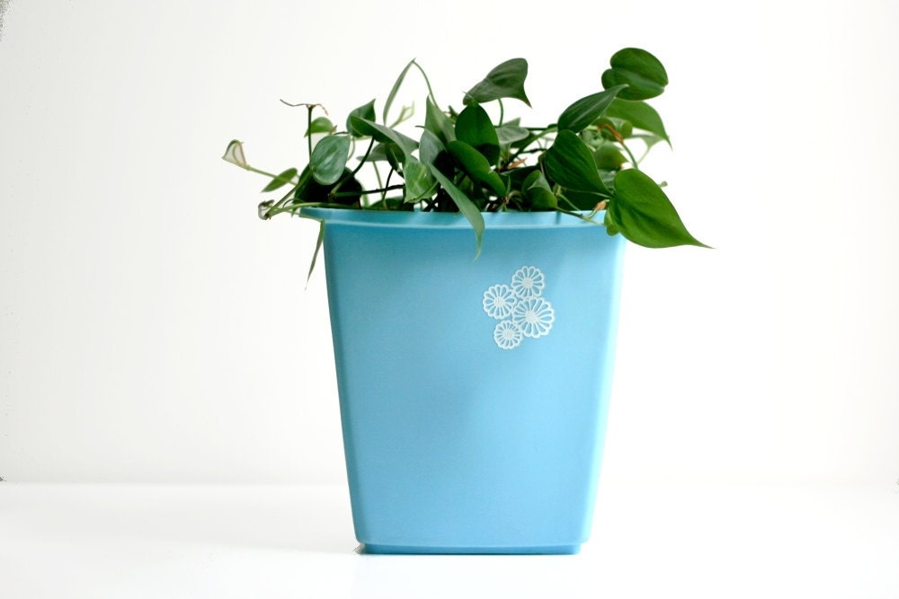 Vintage Sky Blue Trash Can - WiseApple Vintage Sky Blue Trash Can - WiseApple