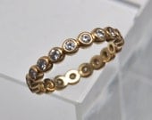 Brilliant white diamond endless bezel ring - 18k gold