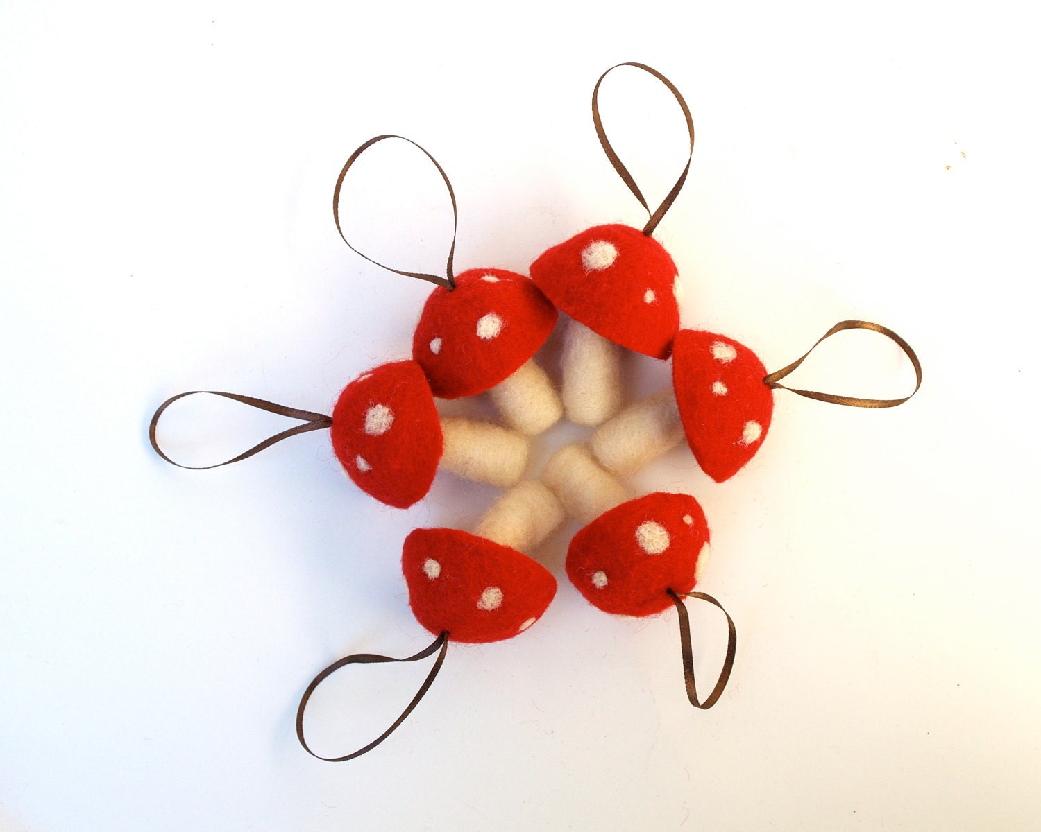 Hanging Toadtool Ornaments 4 red mushroom decoration woodland tree handmade nature white Hanging Aice in Wonderlandteamt