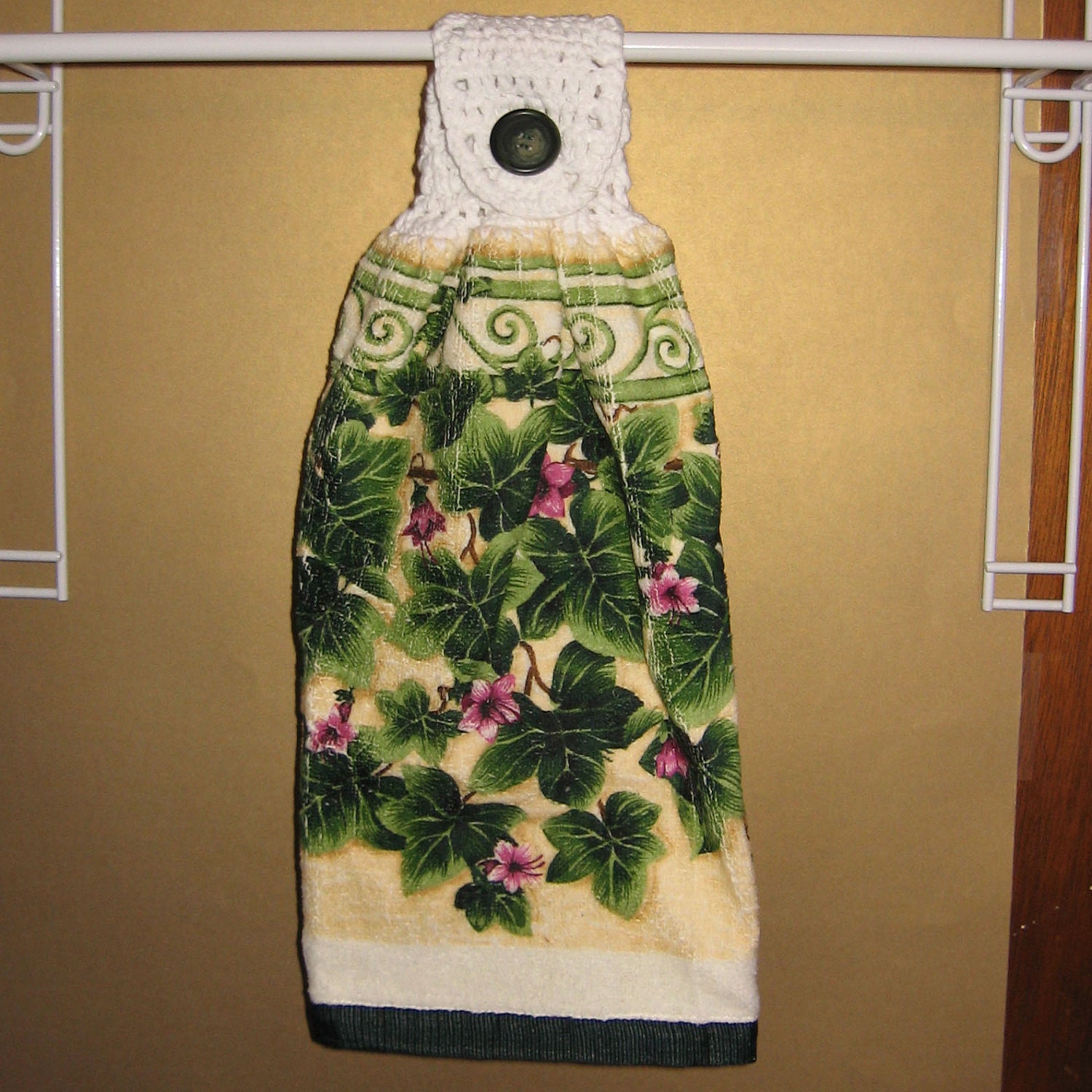 Green Ivy with Purple Flowers Crocheted Top Towel-KOE2