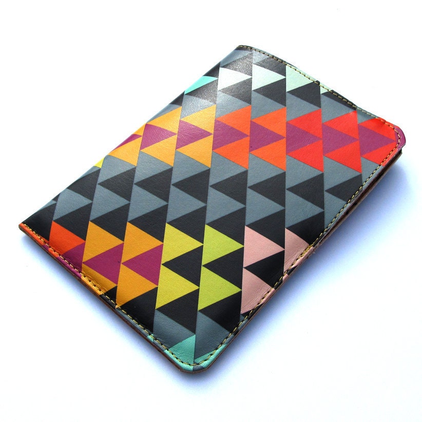 Leather passport case - Geometric Triangles design - tovicorrie Leather passport case - Geometric Triangles design - tovicorrie