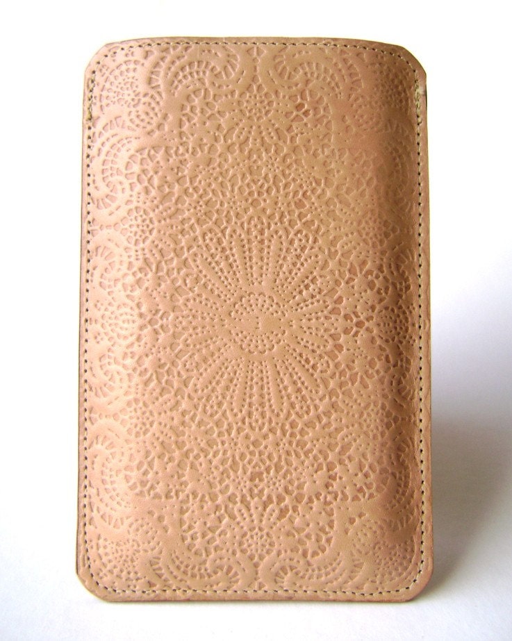 Leather case iPhone (All) iTouch (All) - Cream embossed lace.