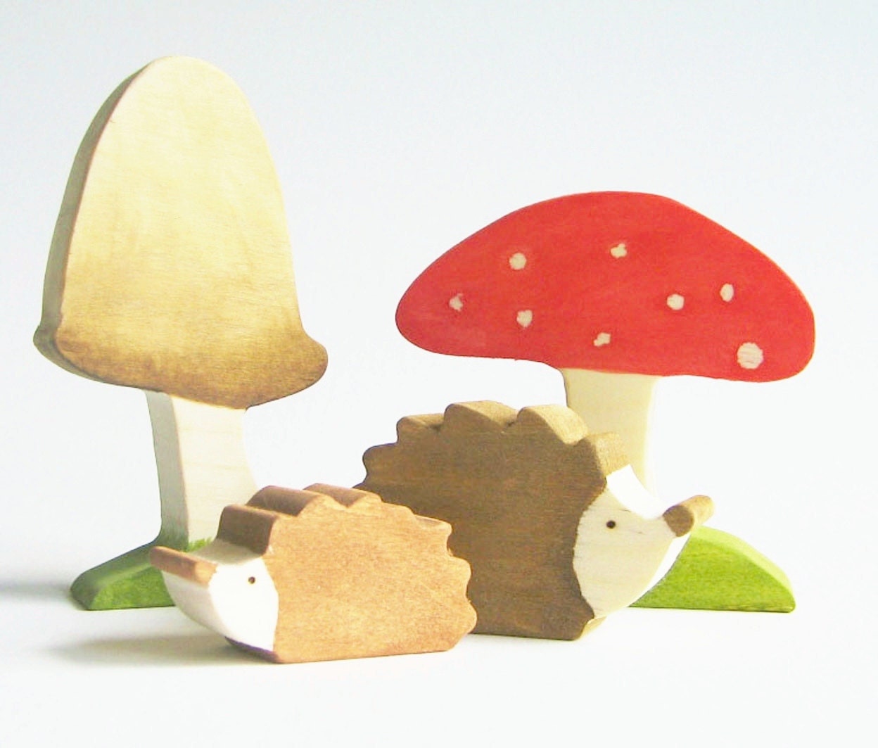 Wooden Hedgehogs and Toadstool Toys- Waldorf Toy- Nature Table Autumn- Forest animal