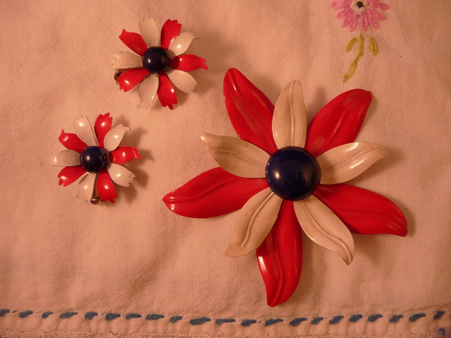 Gorgeous Vintage Patriotic 4th of July Set Enamel Brooch and Earrings
