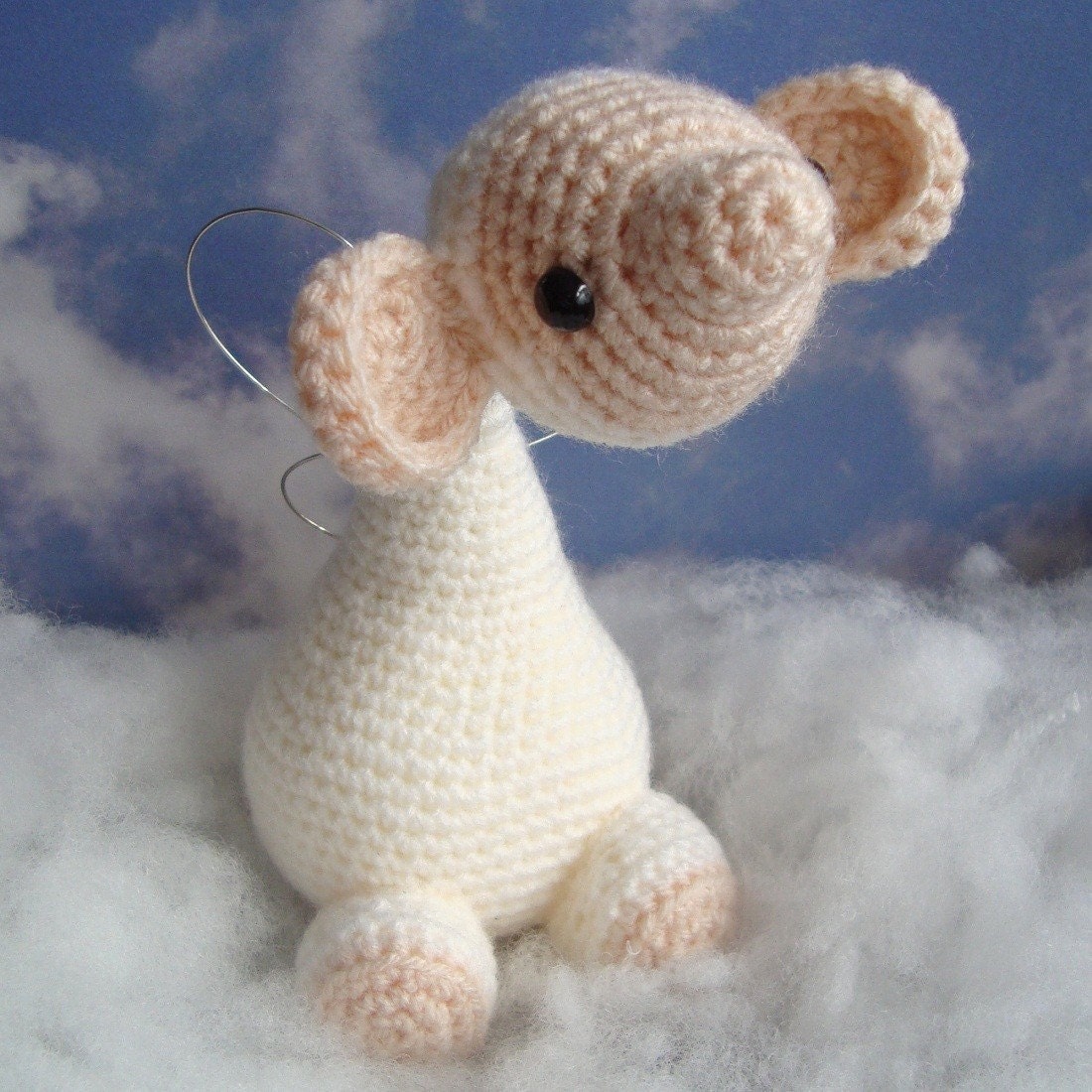 Florence The Flumplebee - An Amigurumi Crochet Pattern