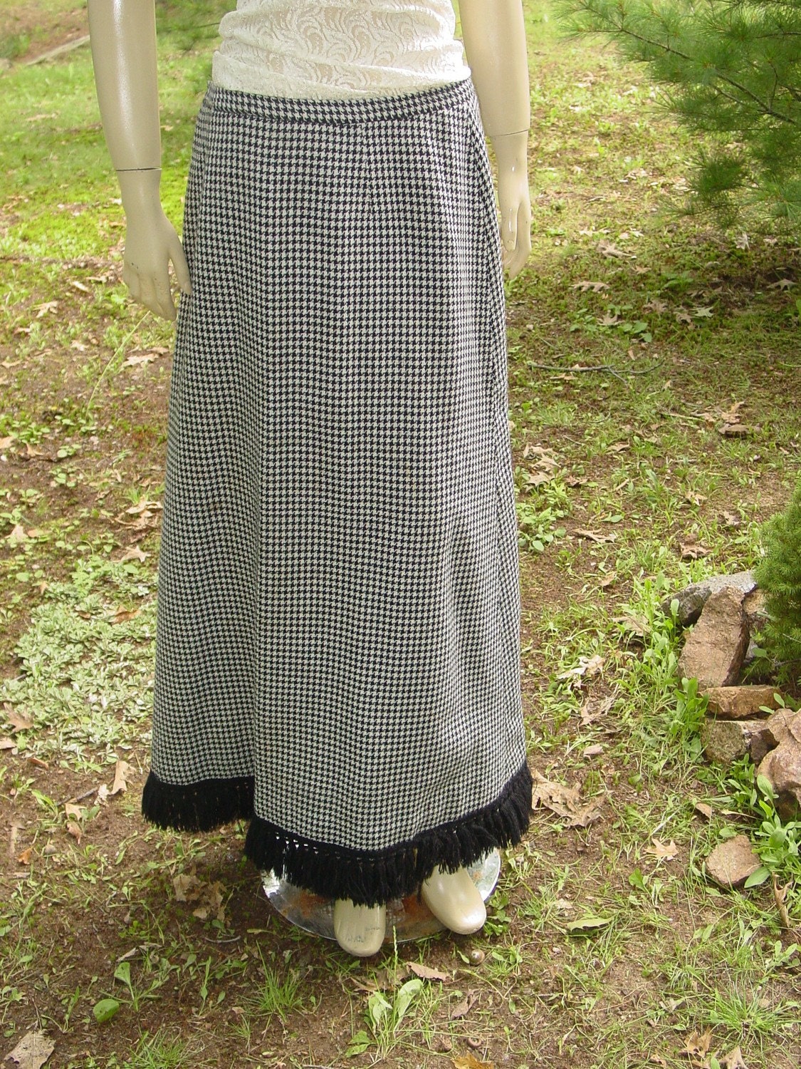 Vintage wool long  skirt black and white hounds tooth with fringe from the 1970s