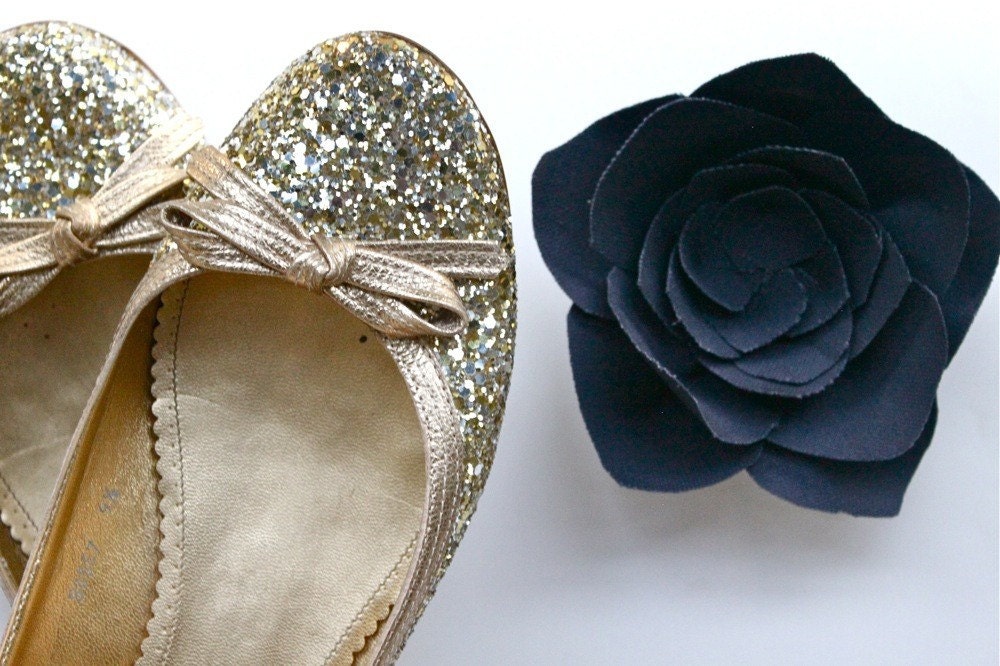 Magnetic Navy Fabric Flower Brooch (Daisy)