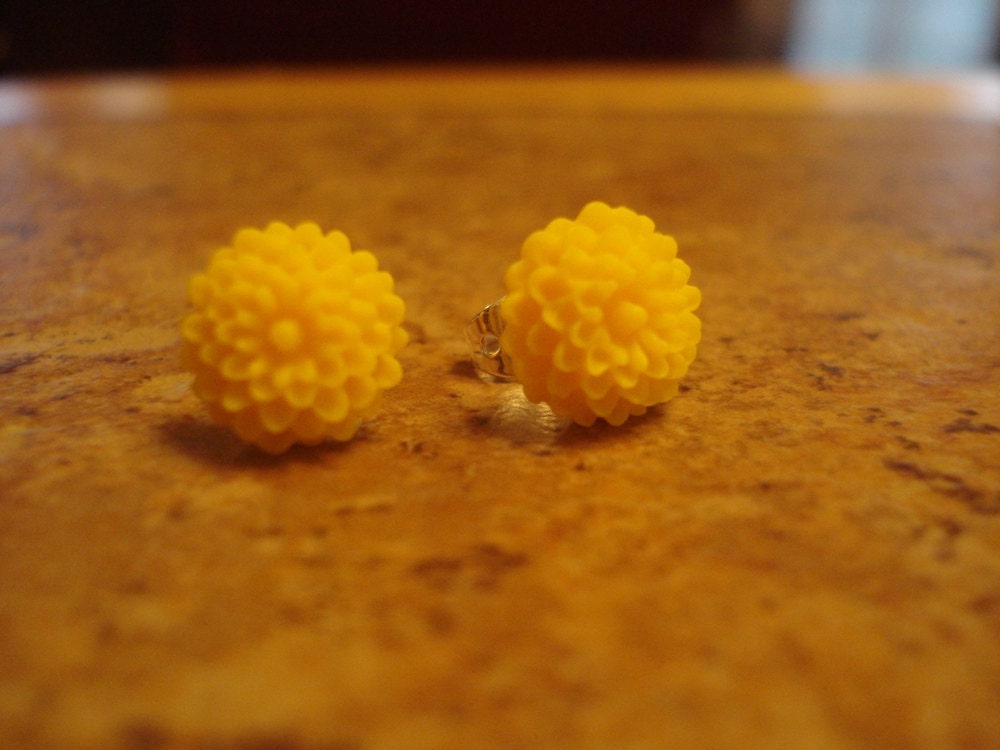 Bright Yellow Mini Mums