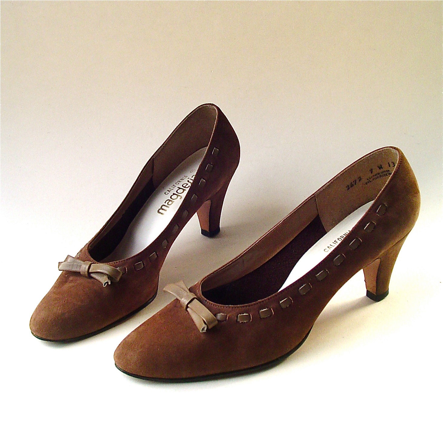 vintage California Magdesians Brown Suede Pumps with Taupe Bows