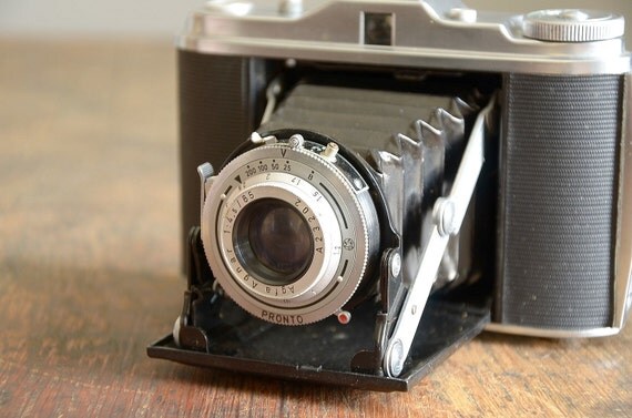 Vintage Camera .. 1950s Agfa Isolette
