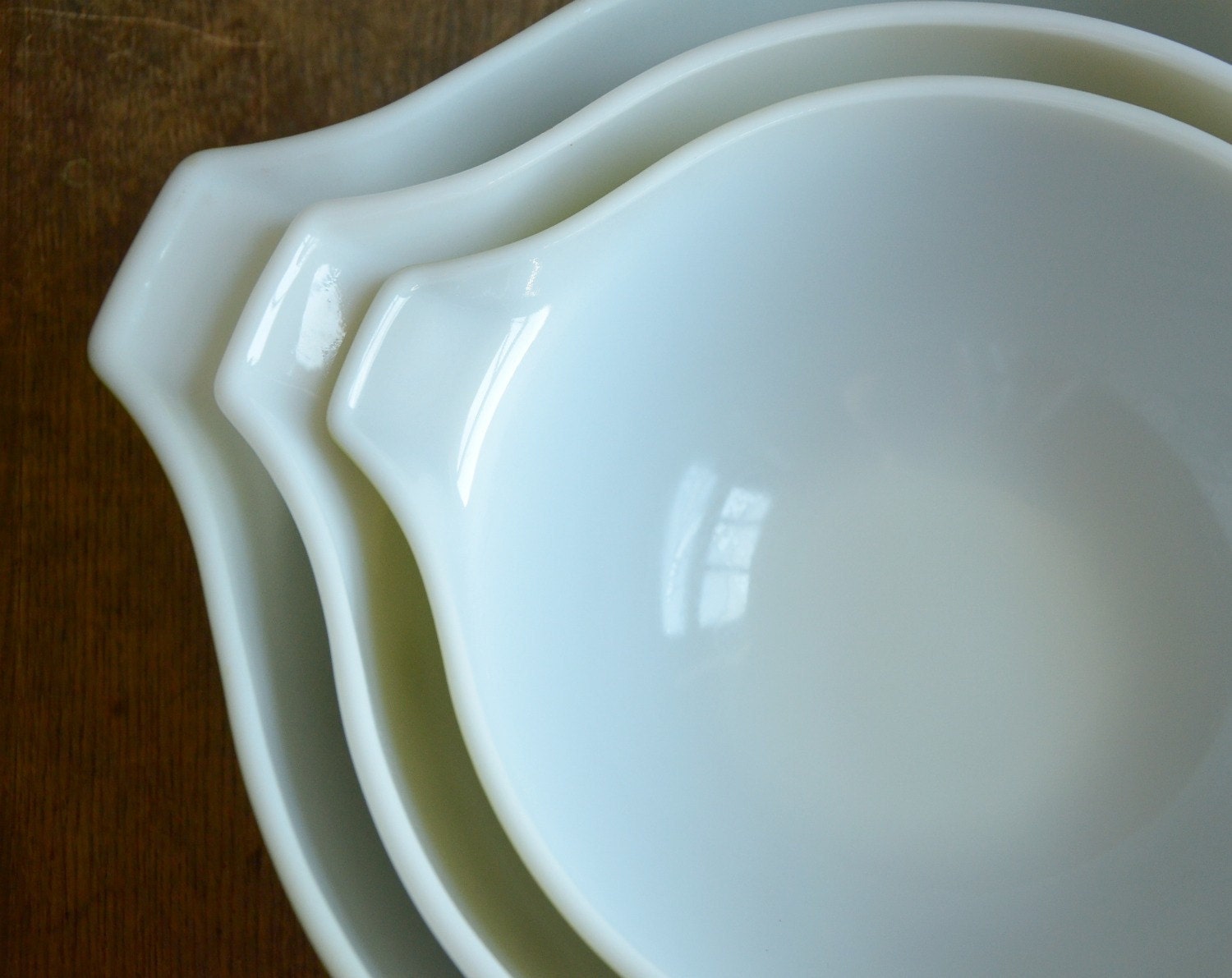 Vintage Pyrex Crazy Daisy 5 Pc Set .. Cinderella Mixing Bowls and Casserole Dish with Lid