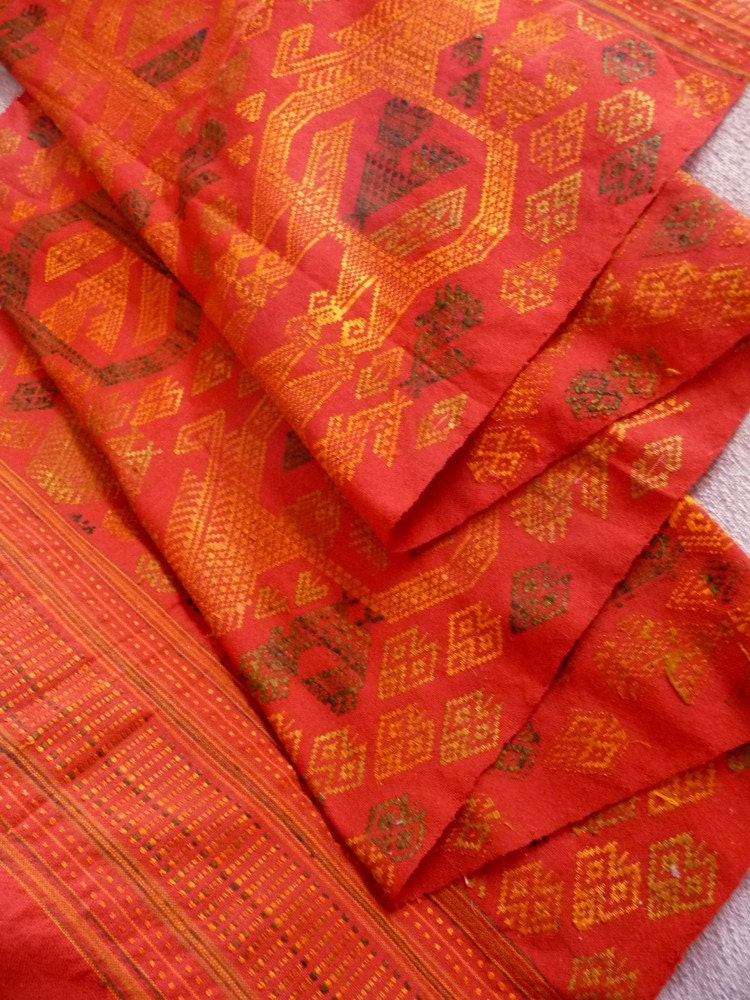 Vintage handwoven fabric from Lao, size 163x48 cm.