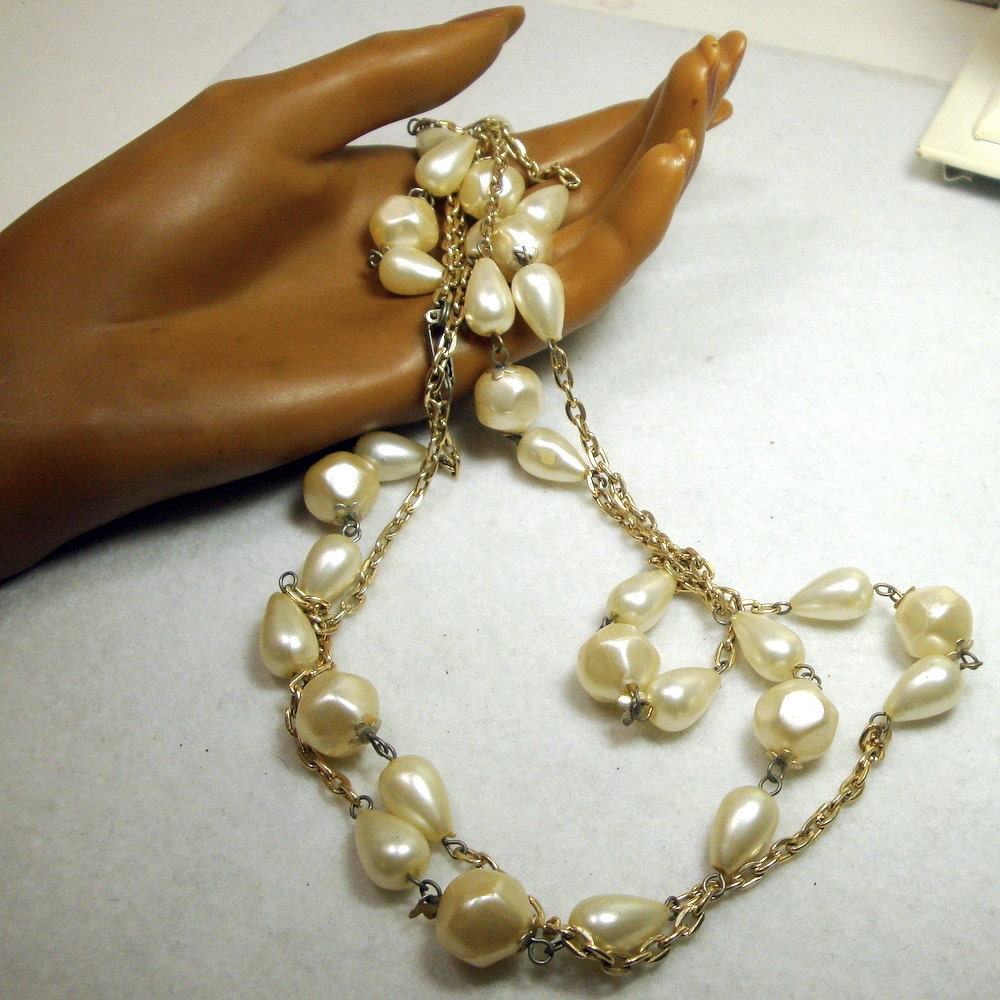 54 Inch Long Pearls and Gold Chain, Ivory Luster, 1960s , Hollywood Glamorous, Lightweight but LONG Stand