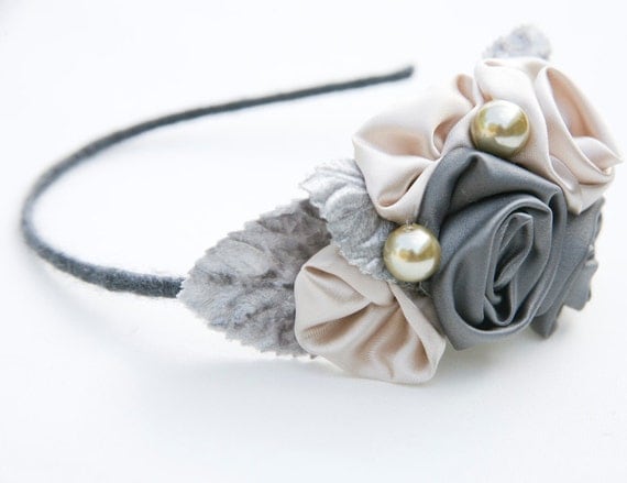 headband of rolled gray and pink roses