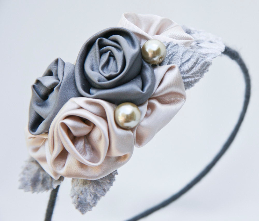 headband of rolled gray and pink roses
