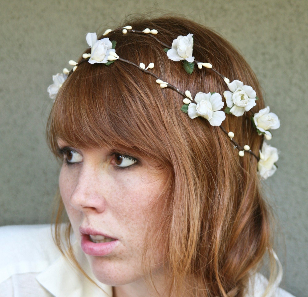 woodland wedding wreath in ivory