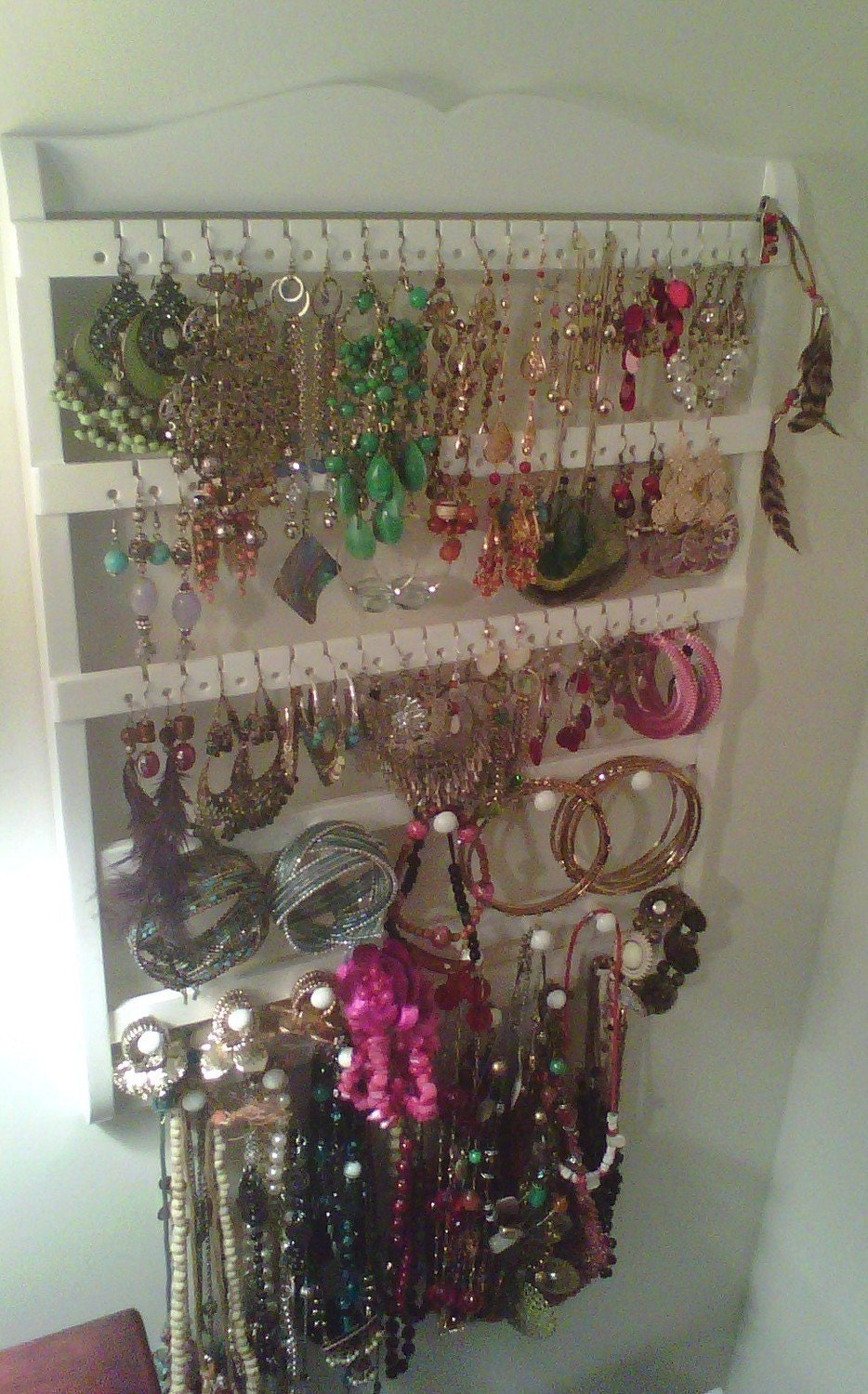Elegant WHITE Jewelry Holder Earring Organizer Combo with 20 Jewelry Pegs  / Hard Durable Cabinet Grade Semi-Gloss Finish / High Quality & Deisgn