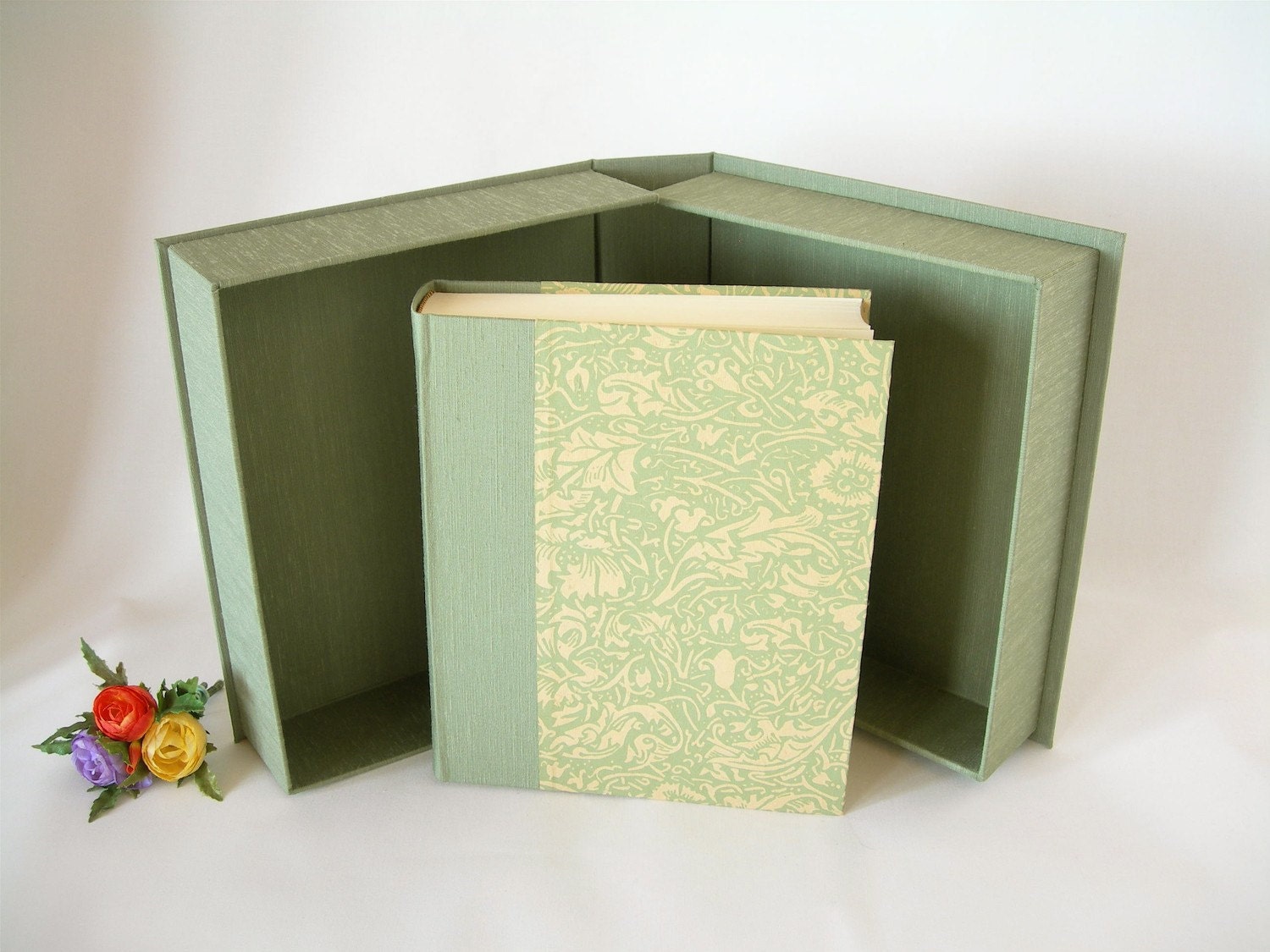 Photo album and  clamshell box set (8x10) sage and tan English garden