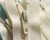 Twenty-five Vanilla 6 Inch Ykk Zippers Color 121