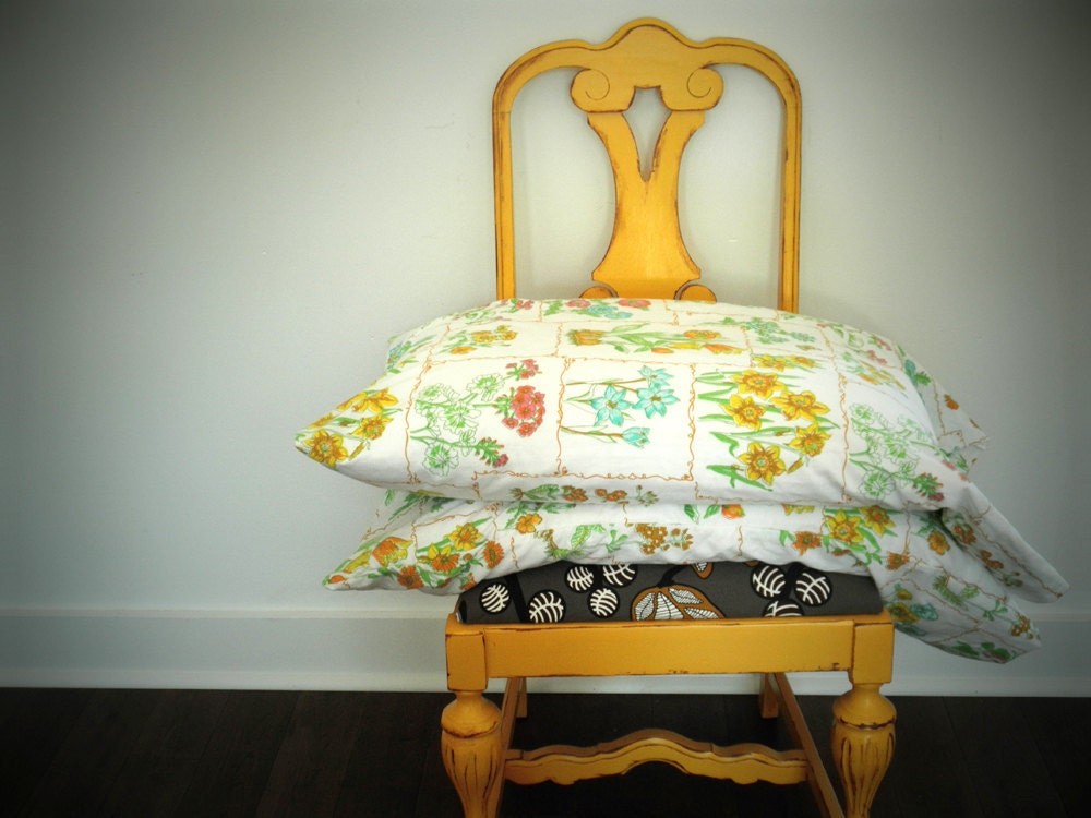 Etsy Sale - Set of Two Vintage - Garden Flowers - Pillow Cases STANDARD