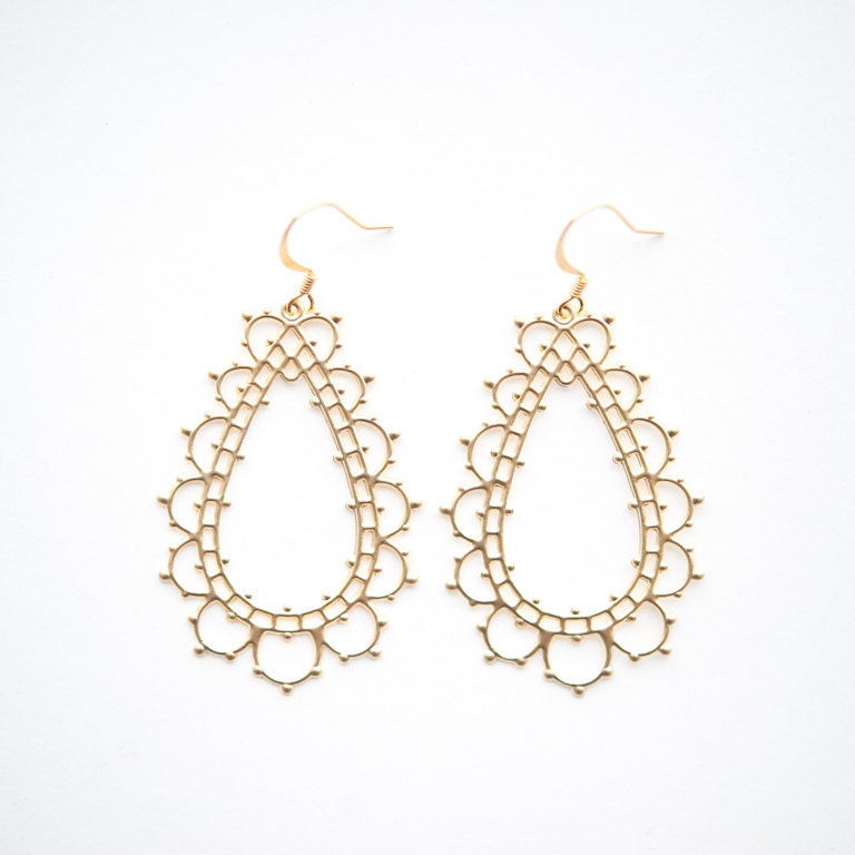 Delhi, India Earrings in Gold