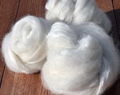 White Spinning Art Roving - Winter's Dreams, alpaca, falkland, angora and bamboo (2 oz)