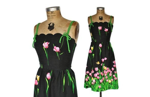 1970s Floral Dress / tulip garden day dress / Small
